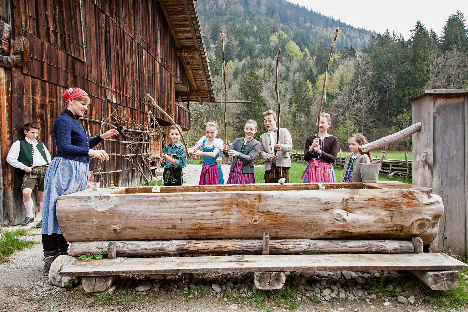 » HISTORISCHE KINDERSPIELE wie vor 100 Jahren Kulturherbst Schliersee » HISTORISCHE KINDERSPIELE wie vor 100 Jahren Kulturherbst Schliersee
