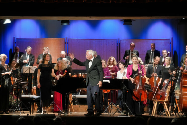 „HEITER, AUCH IN ERNSTER ZEIT“ Sinfonisches Festkonzert „HEITER, AUCH IN ERNSTER ZEIT“ Sinfonisches Festkonzert