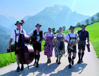 „KIRTA-HOAGASCHT“ Auf Kirta do lodn mia de Nachbarn oi ei!