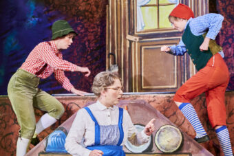 NEUES VOM RÄUBER HOTZENPLOTZ Münchner Theater für Kinder NEUES VOM RÄUBER HOTZENPLOTZ Münchner Theater für Kinder