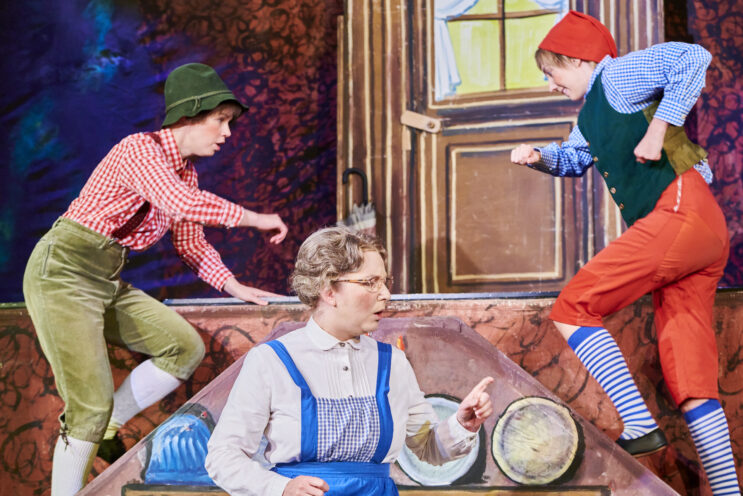 NEUES VOM RÄUBER HOTZENPLOTZ Münchner Theater für Kinder NEUES VOM RÄUBER HOTZENPLOTZ Münchner Theater für Kinder