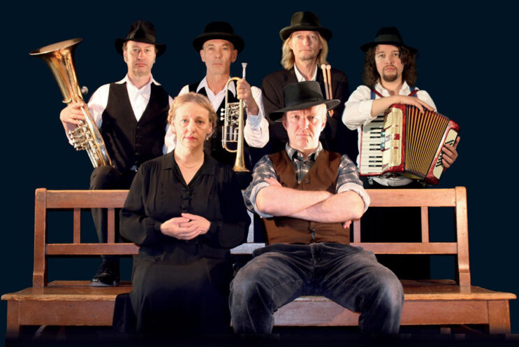 „TANNÖD“ Live-Hörspiel mit vogelwilder Musik „TANNÖD“ Live-Hörspiel mit vogelwilder Musik
